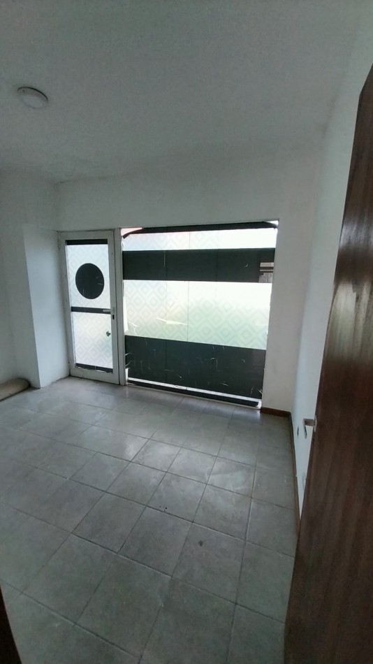 SE VENDE  LOCAL COMERCIAL EN OSTENDE 