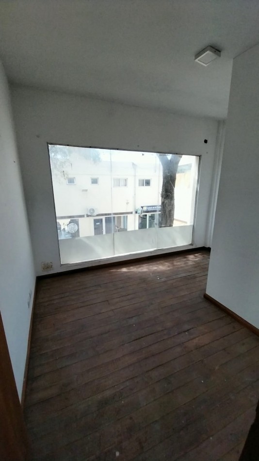 SE VENDE  LOCAL COMERCIAL EN OSTENDE 