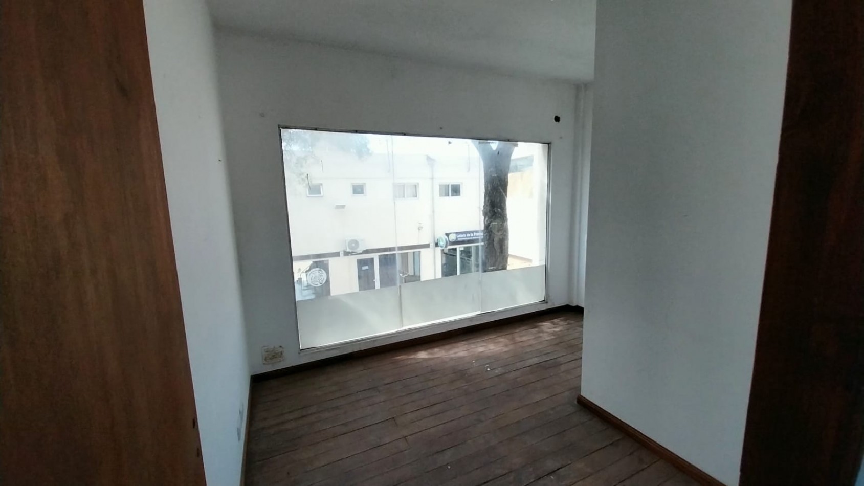 SE VENDE  LOCAL COMERCIAL EN OSTENDE 