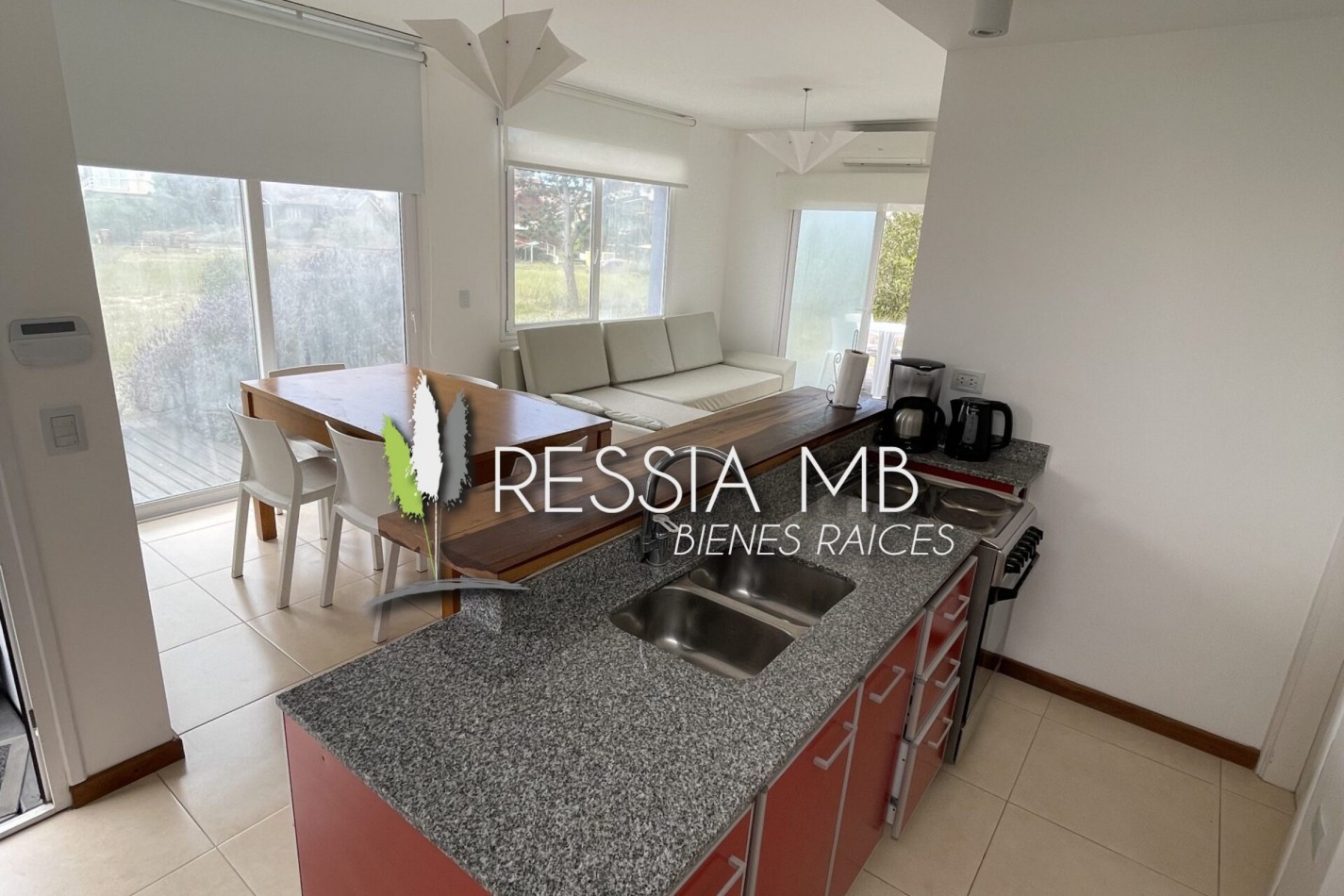 Venta de dpto. 3 amb. en el sur de Villa Gesell a 200mts del mar