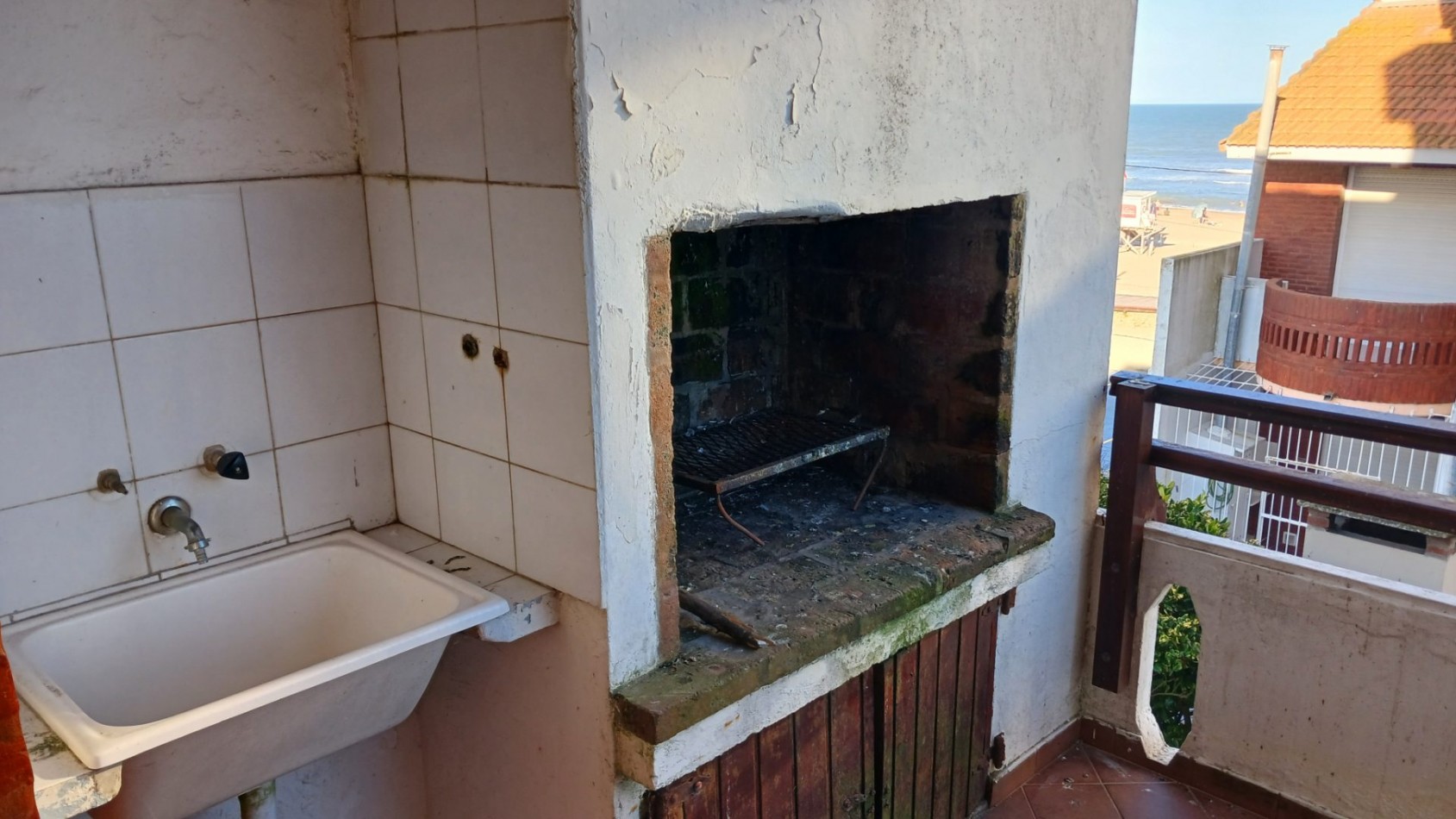 Alquiler temporario - Amplio Duplex - Av. 1 e/105 y 107 - EDIF. PALMERAS VII - Villa Gesell