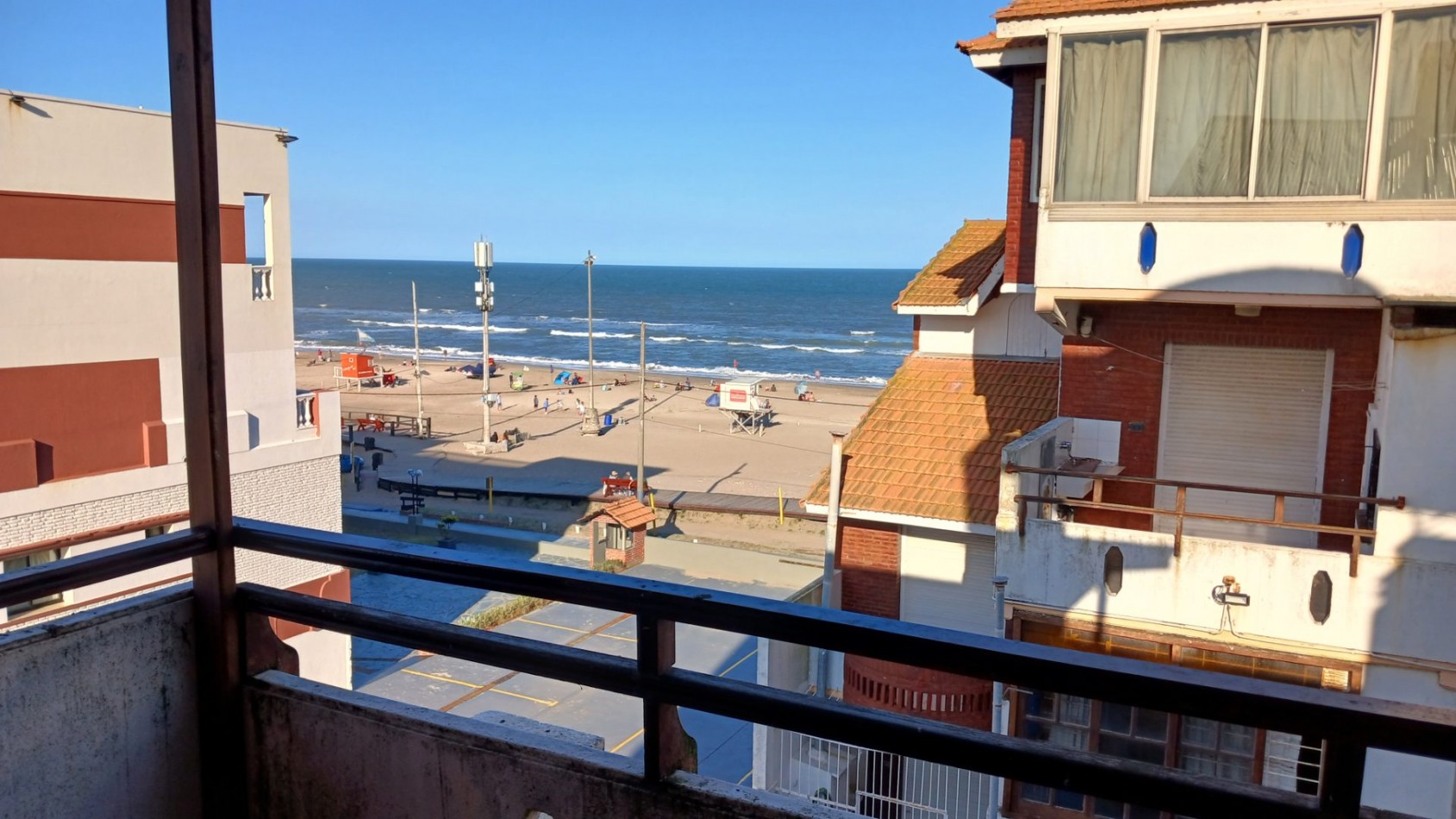 Alquiler temporario - Amplio Duplex - Av. 1 e/105 y 107 - EDIF. PALMERAS VII - Villa Gesell