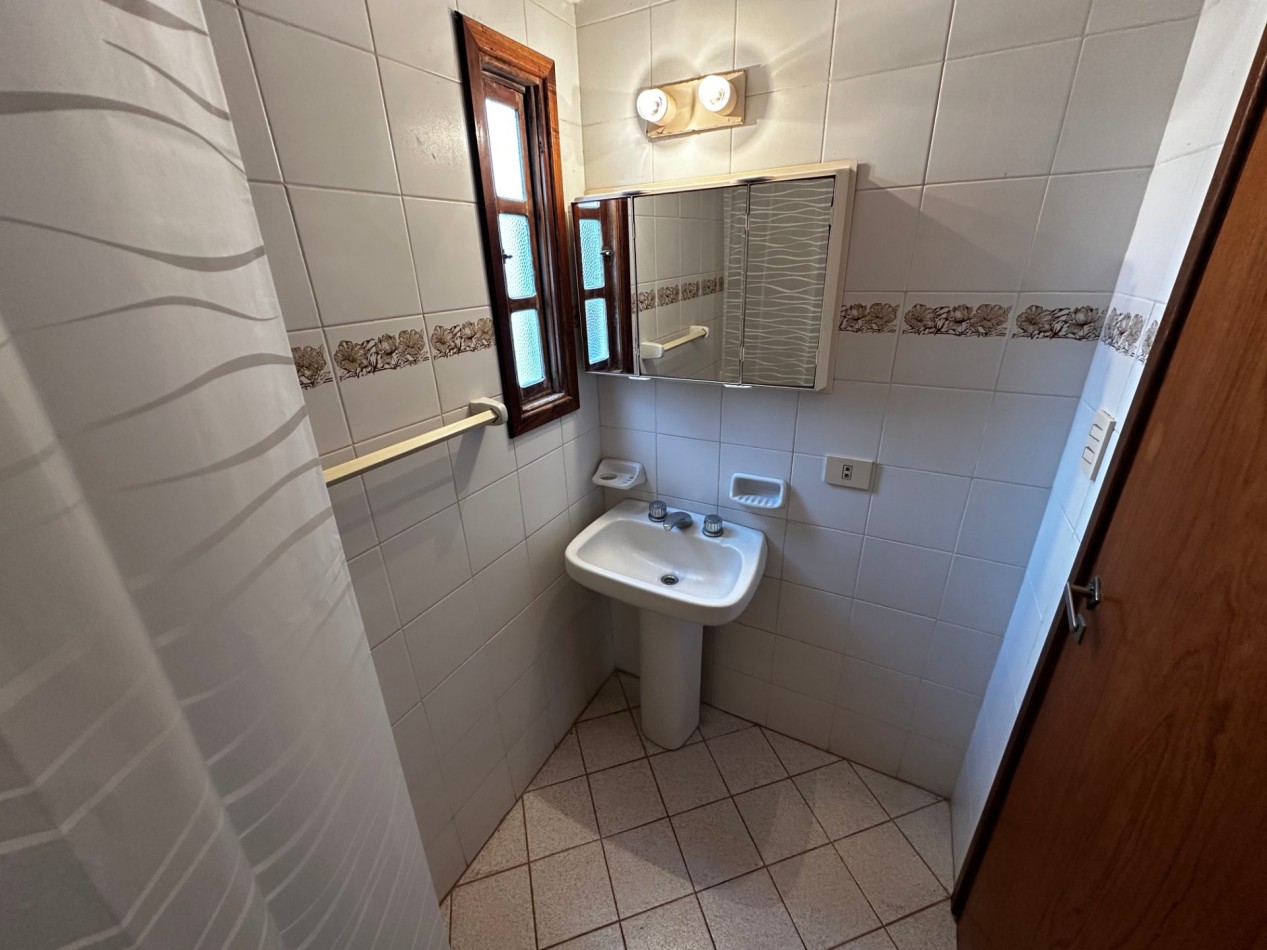 Alquiler temporario - Amplio Duplex - Av. 1 e/105 y 107 - EDIF. PALMERAS VII - Villa Gesell