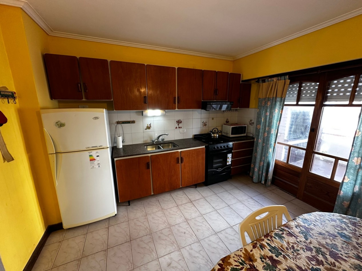Alquiler temporario - Amplio Duplex - Av. 1 e/105 y 107 - EDIF. PALMERAS VII - Villa Gesell