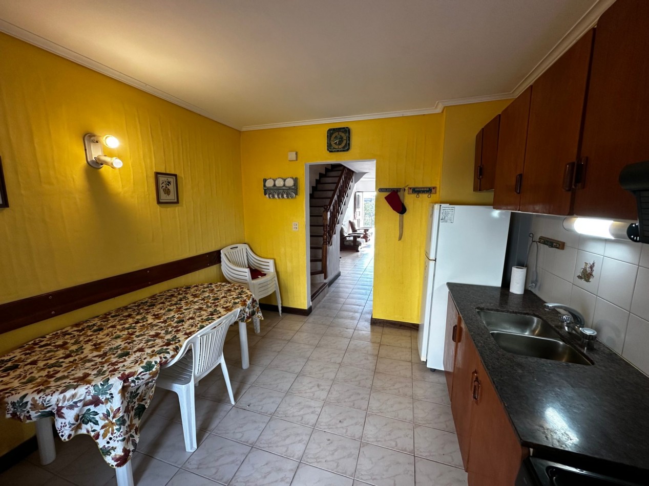 Alquiler temporario - Amplio Duplex - Av. 1 e/105 y 107 - EDIF. PALMERAS VII - Villa Gesell