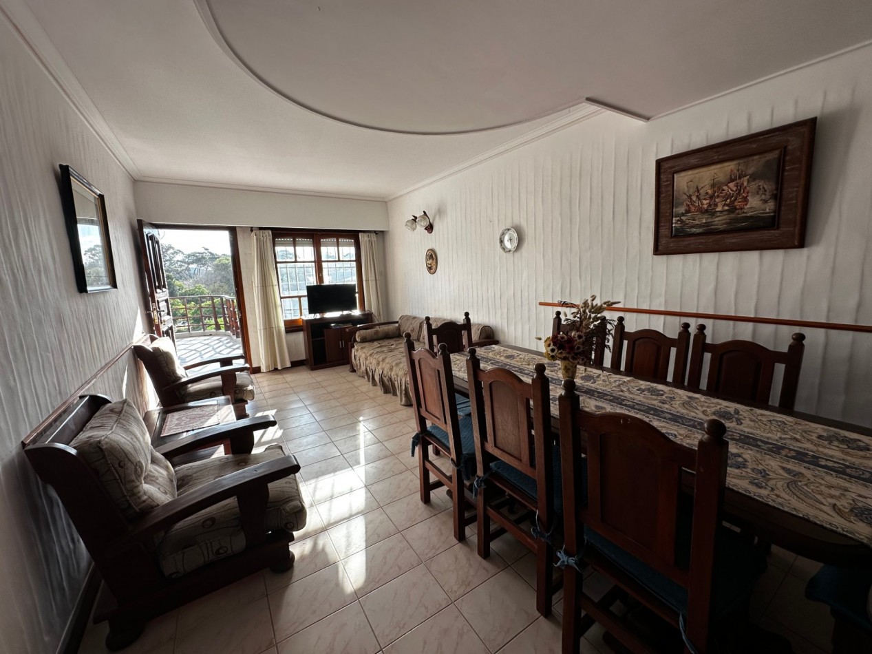 Alquiler temporario - Amplio Duplex - Av. 1 e/105 y 107 - EDIF. PALMERAS VII - Villa Gesell