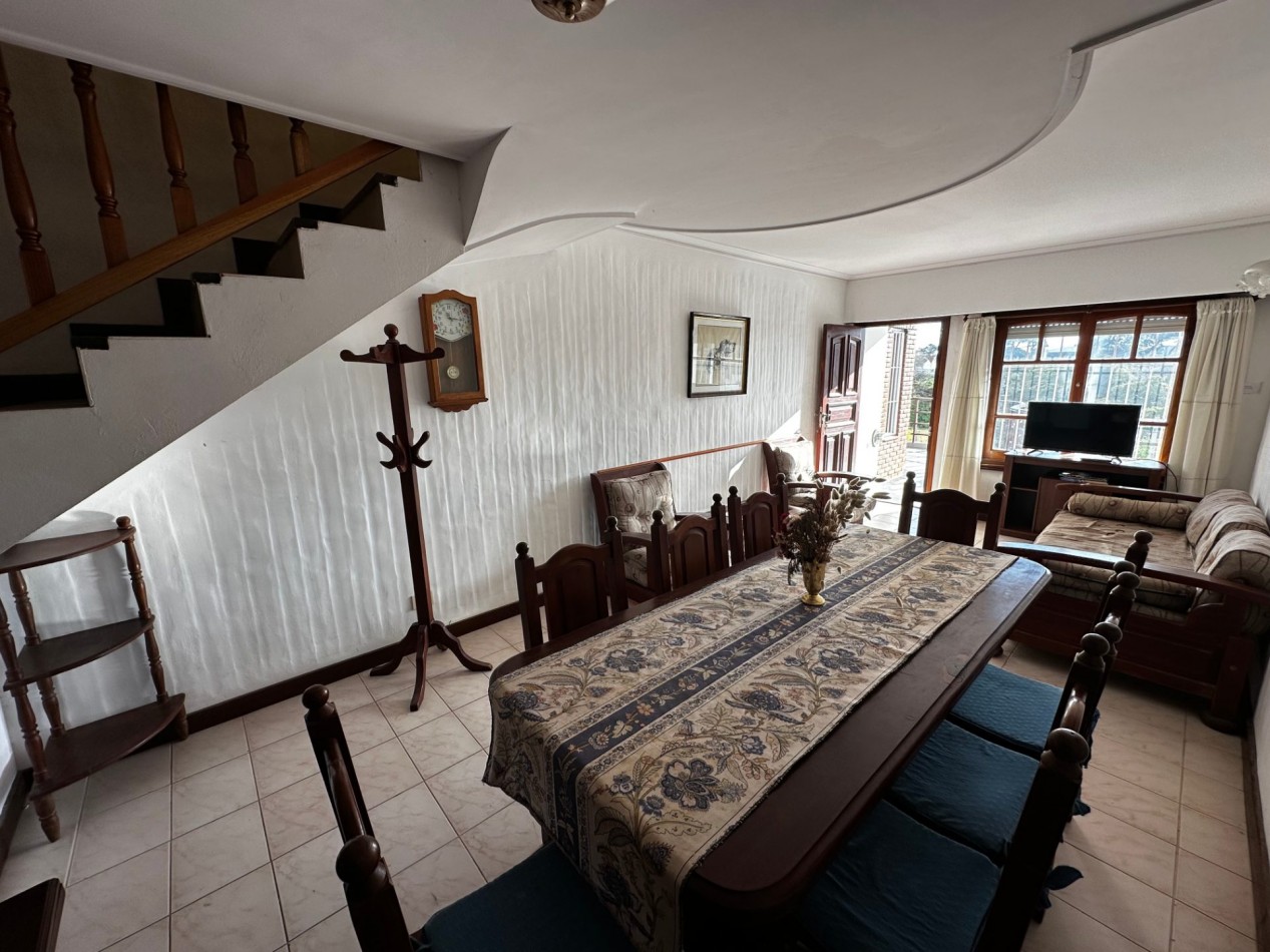 Alquiler temporario - Amplio Duplex - Av. 1 e/105 y 107 - EDIF. PALMERAS VII - Villa Gesell