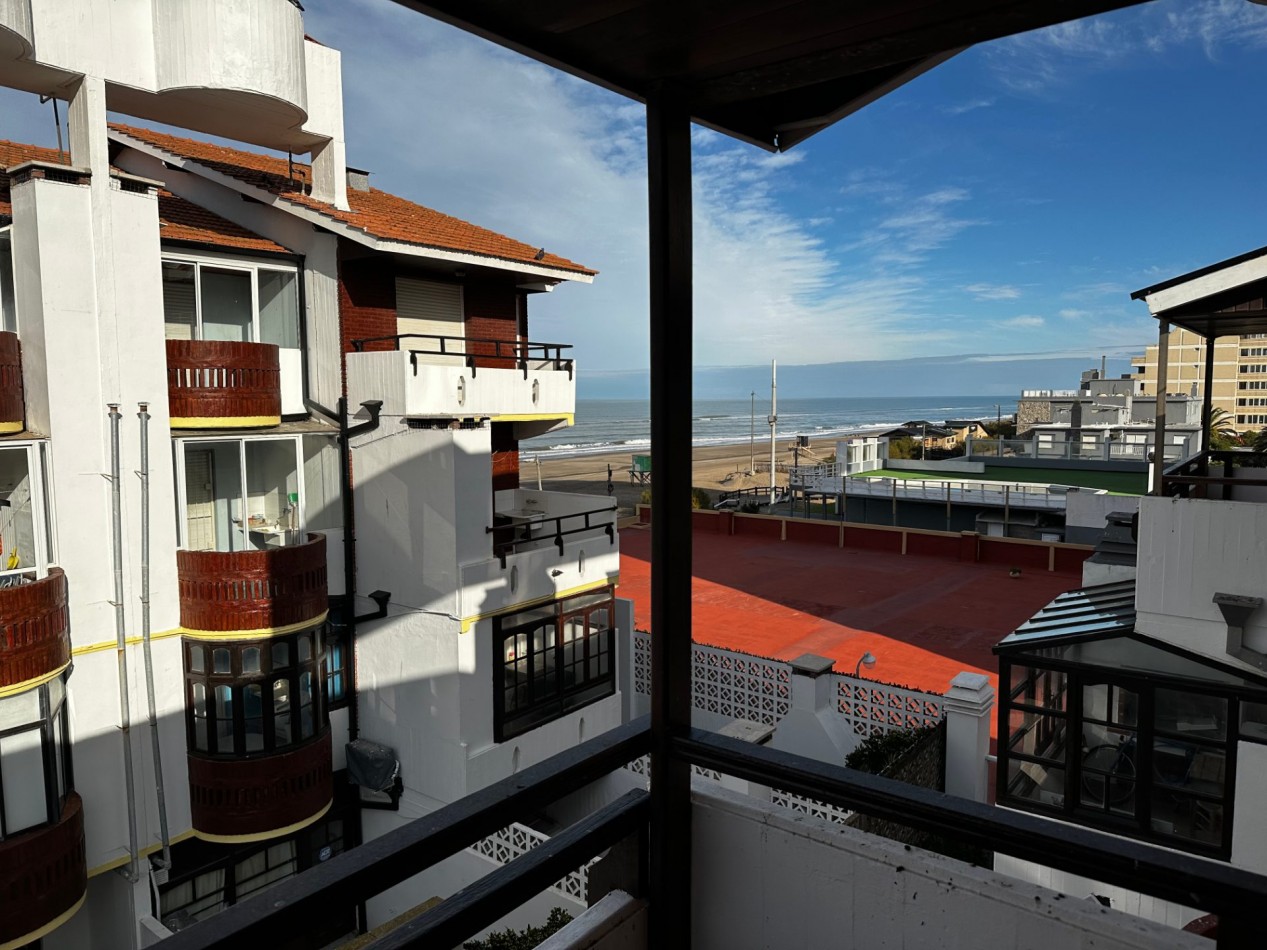 Alquiler temporario - Amplio Duplex - Av. 1 e/105 y 107 - EDIF. PALMERAS VII - Villa Gesell