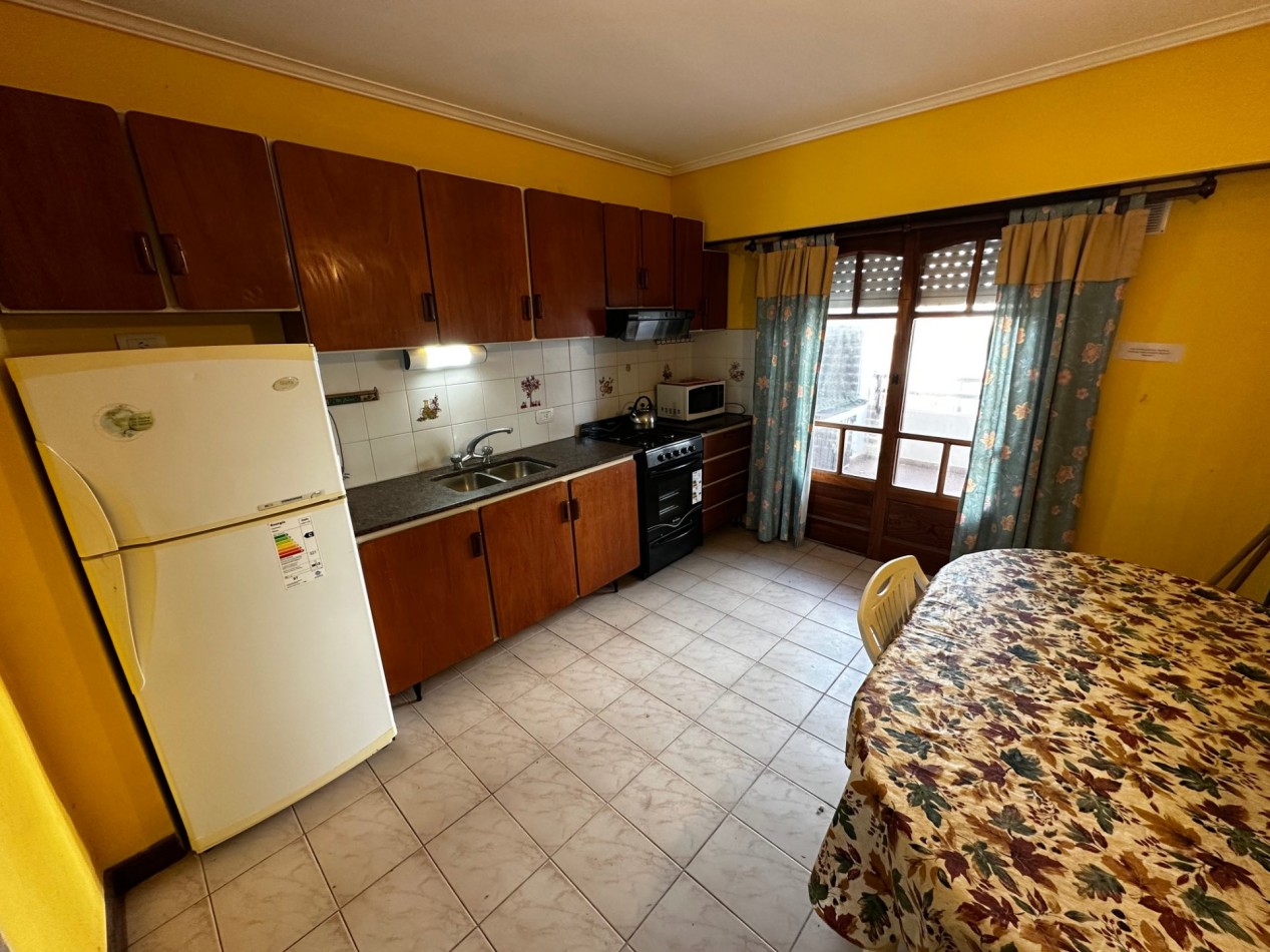 Alquiler temporario - Amplio Duplex - Av. 1 e/105 y 107 - EDIF. PALMERAS VII - Villa Gesell