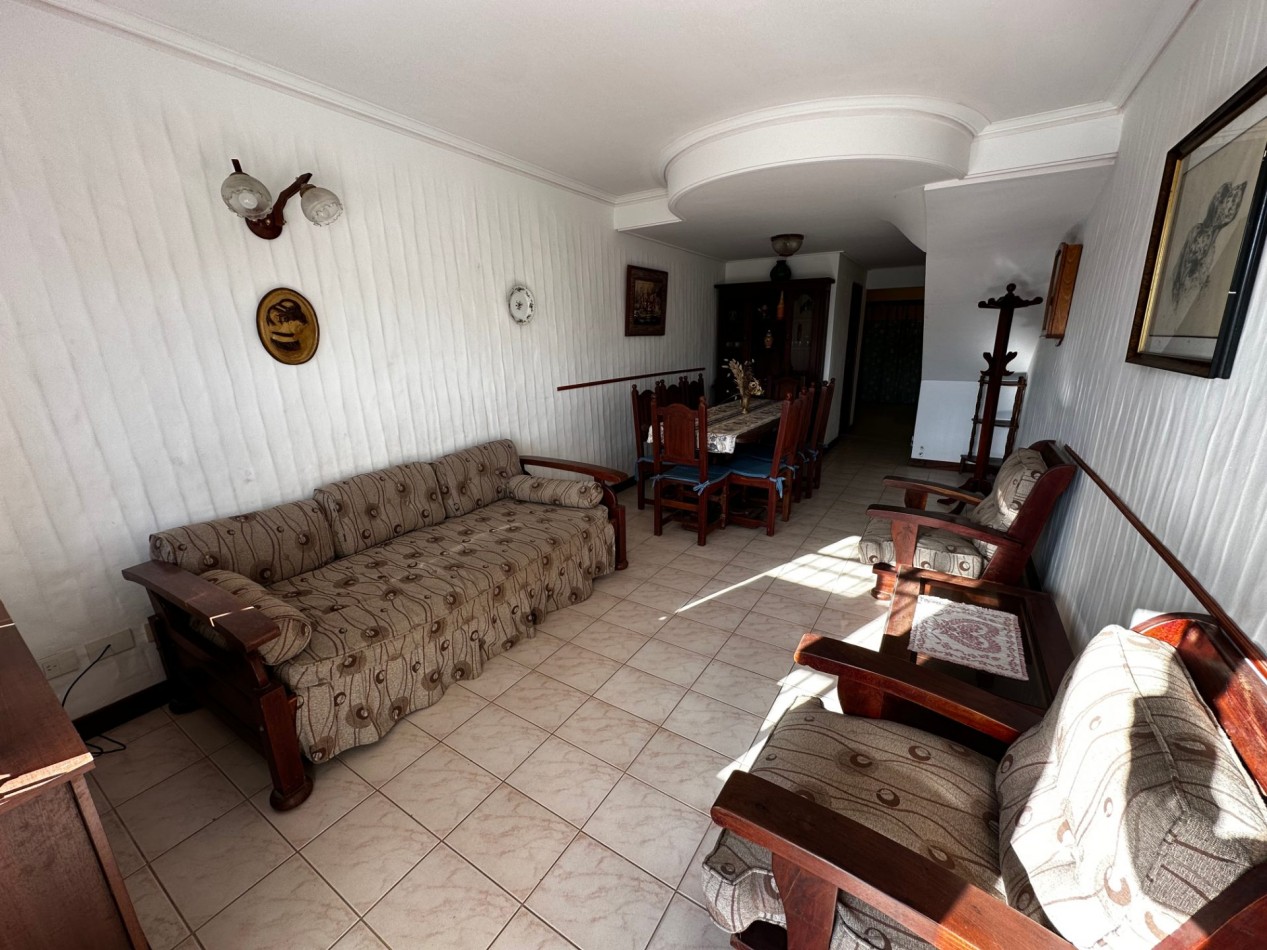 Alquiler temporario - Amplio Duplex - Av. 1 e/105 y 107 - EDIF. PALMERAS VII - Villa Gesell