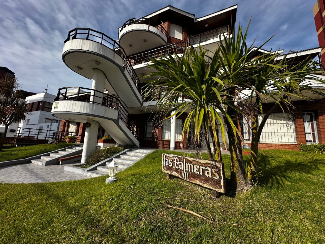 Alquiler temporario - Amplio Duplex - Av. 1 e/105 y 107 - EDIF. PALMERAS VII - Villa Gesell