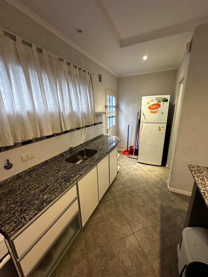 DUPLEX EN VENTA EN VILLA GESELL | 2 DORMITORIOS | PATIO, PARRILLA Y COCHERA | GRAN POTENCIAL DE INVERSION