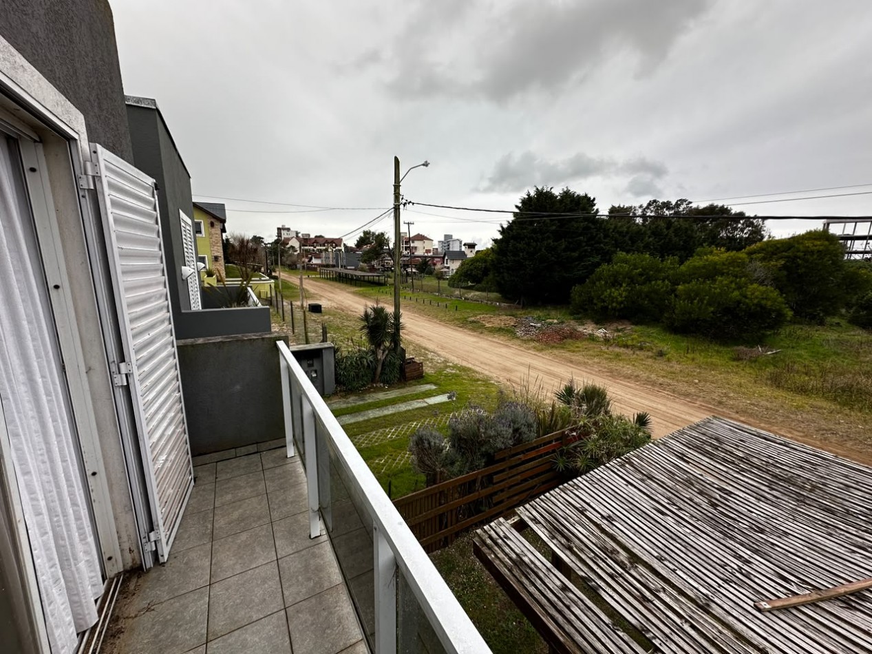 DUPLEX EN VENTA EN VILLA GESELL | 2 DORMITORIOS | PATIO, PARRILLA Y COCHERA | GRAN POTENCIAL DE INVERSION