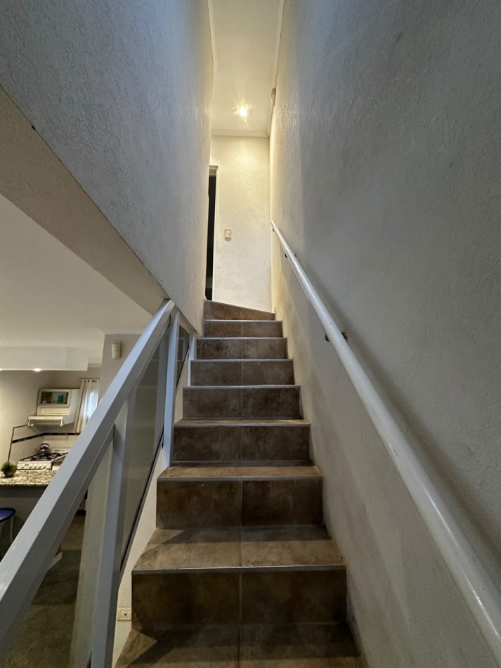 DUPLEX EN VENTA EN VILLA GESELL | 2 DORMITORIOS | PATIO, PARRILLA Y COCHERA | GRAN POTENCIAL DE INVERSION