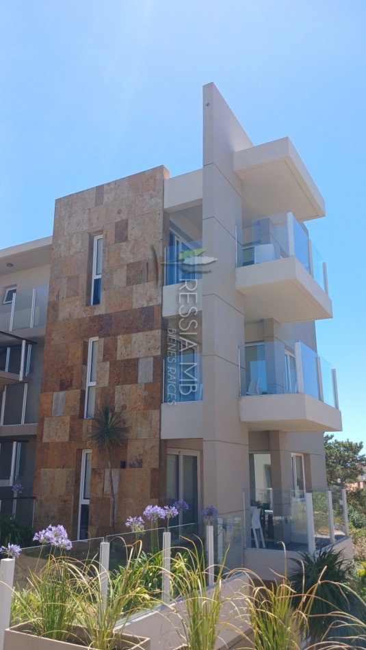 Venta de dpto. 2 amb. - COMPLEJO NOVAVISTA - Av. 1 e/Paseo150 y 151 - Villa Gesell (Cul de Sac)