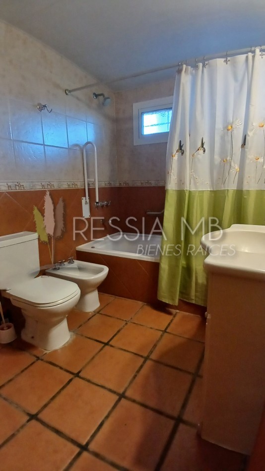 CASA EN VENTA EN TERRENO MULTIFAMILIAR- HOTELERO