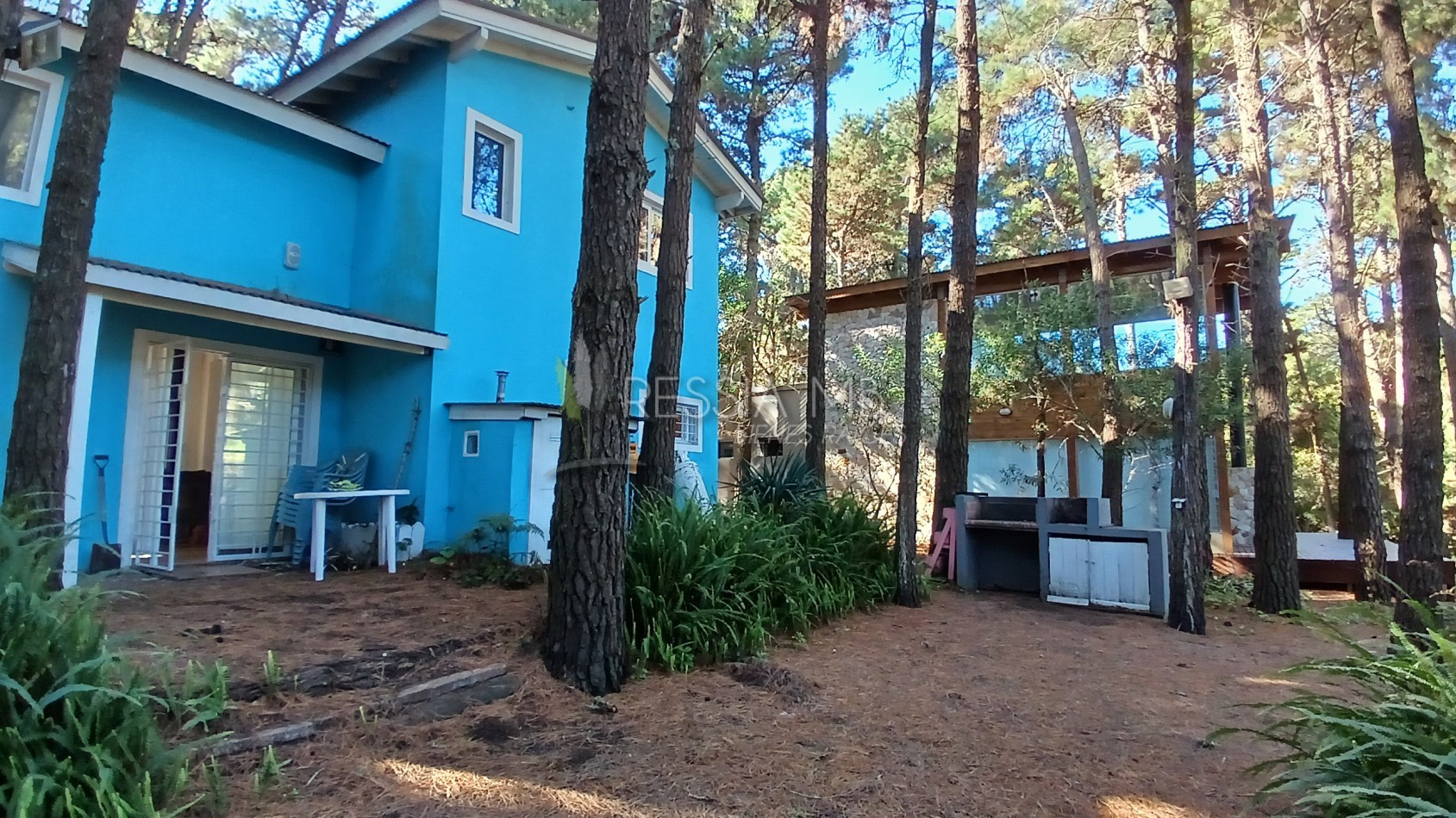 Casa en Venta  - 3 Dormitorios + gran parque arbolado - Ranqueles entre Mansilla y Av. del Plata, con salida tambien a Av. del Lucero - Mar de las Pampas