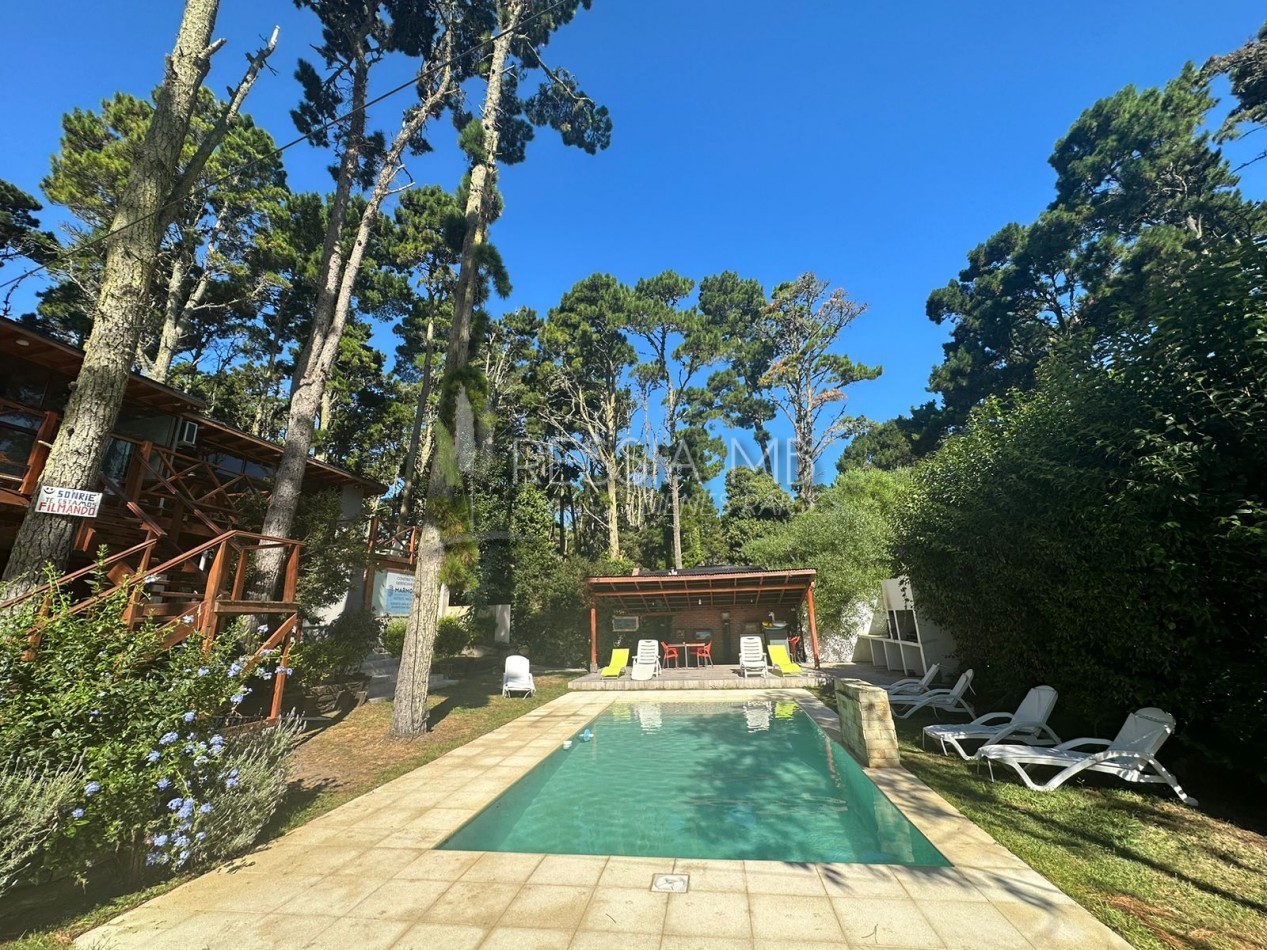 Destacada casa en venta sobre 3 lotes -  Calle 35 entre Viña del Mar y Punta del Indio - Mar Azul