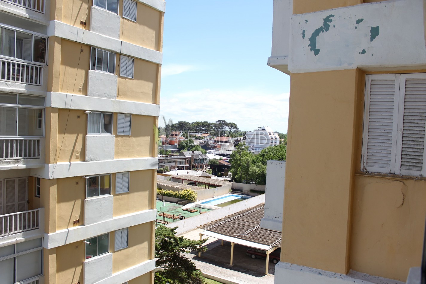 VENTA de dpto. con vista al mar en 6to piso - Av 1 entre 104 y 1105