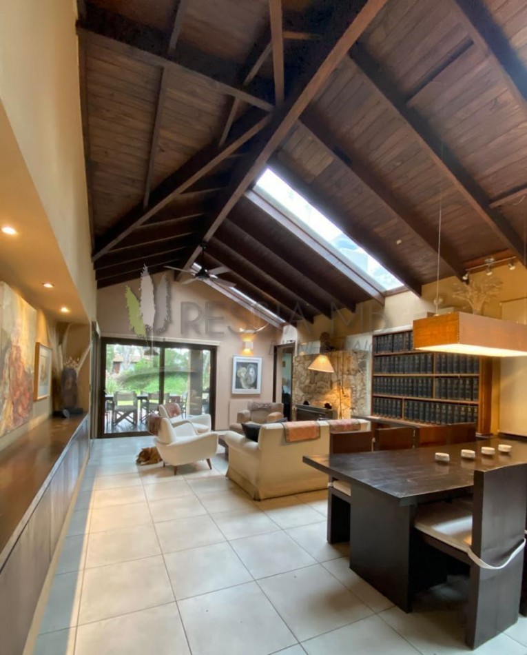 Casa con parque en Mar Azul - Opcion a 3 lotes (1.425 m²)