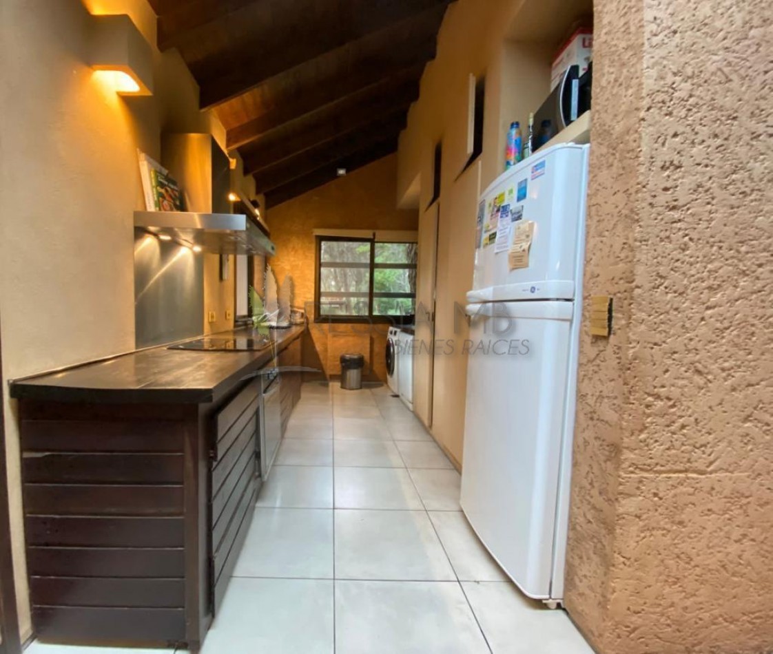 Casa con parque en Mar Azul - Opcion a 3 lotes (1.425 m²)