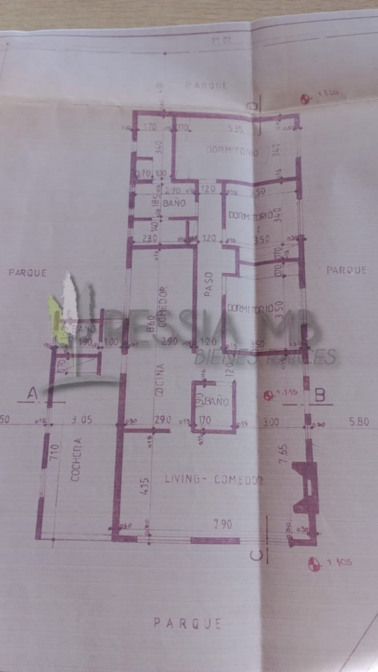 Casa en venta a refaccionar sobre lote comercial - Av. 4 y Paseo 133