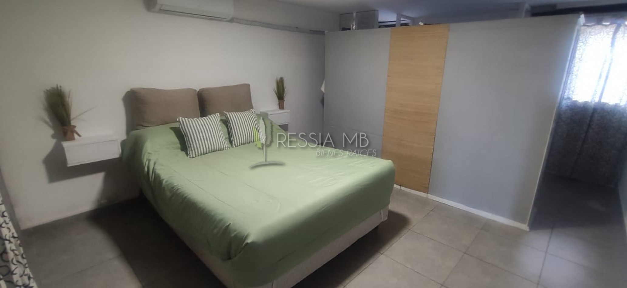 VENTA CASA CON 3 DPTOS EN ZONA GOLF DE VILLA GESELL