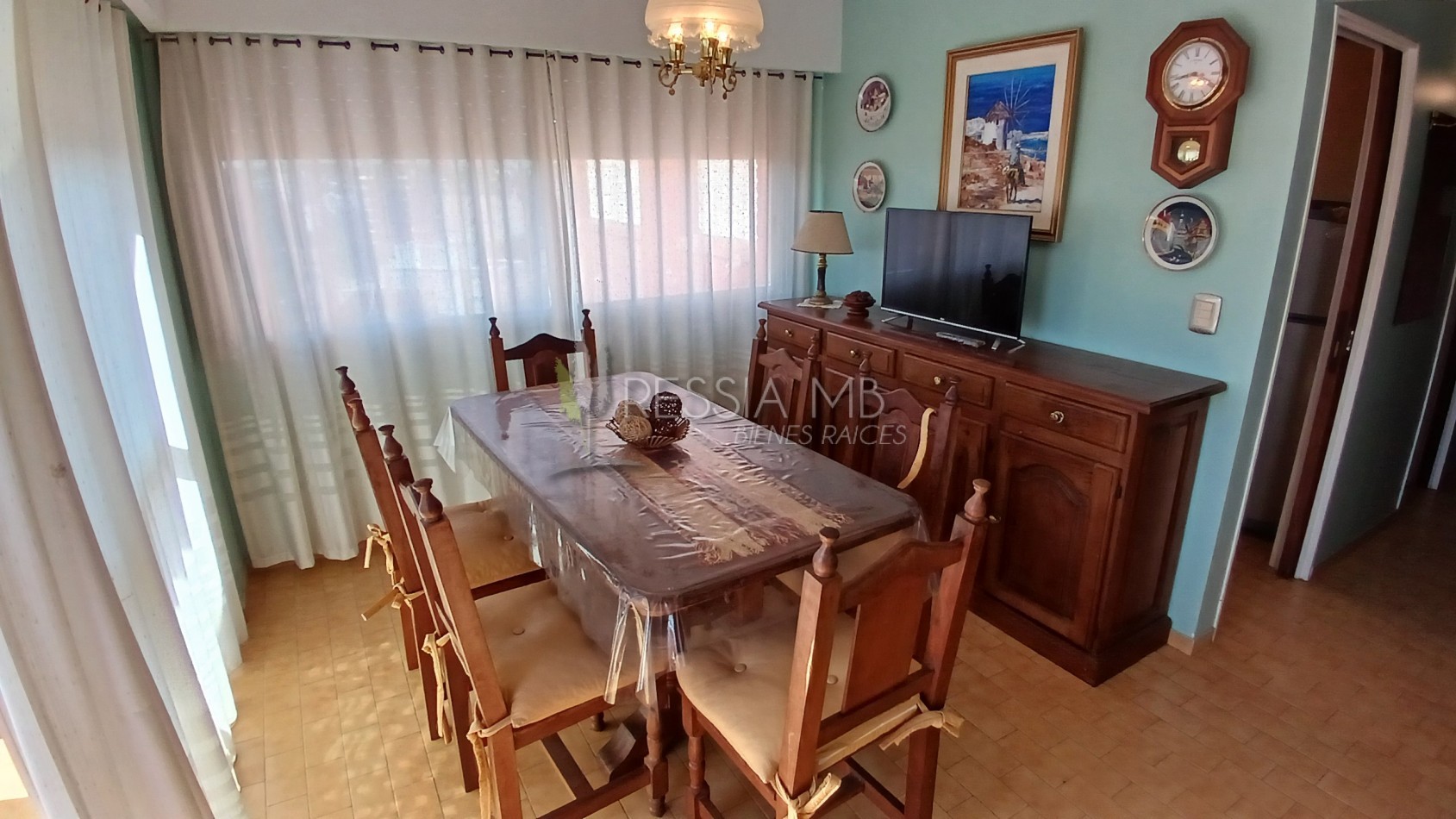 Departamento en venta amoblado con cochera, baulera y vista - A metros del mar en Villa Gesell