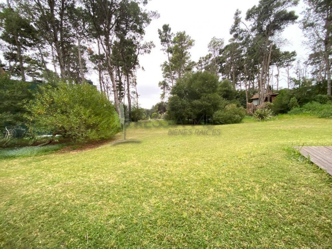 Casa con parque en Mar Azul - Opcion a 3 lotes (1.425 m²)