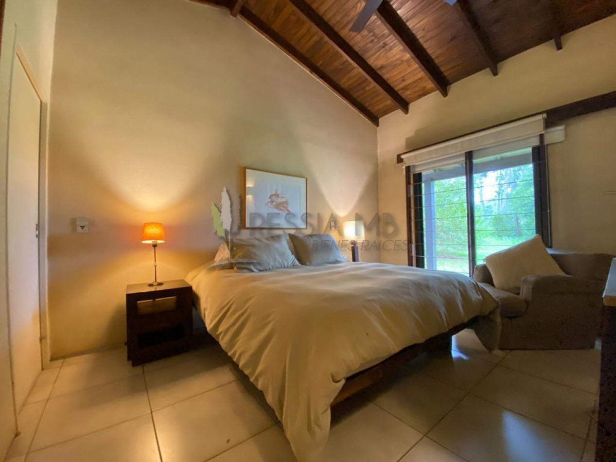 Casa con parque en Mar Azul - Opcion a 3 lotes (1.425 m²)