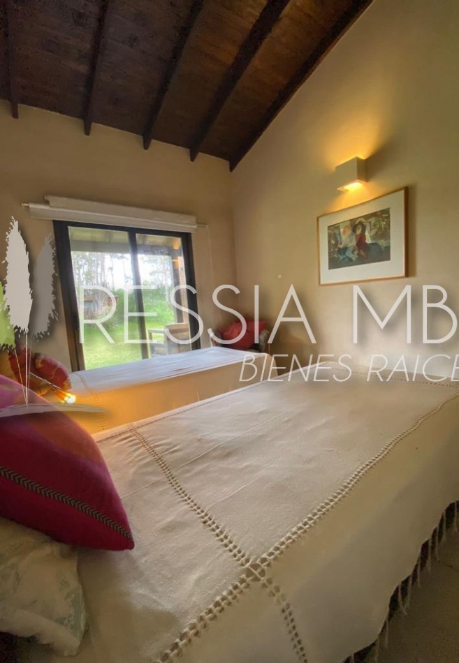 Hermosa casa en venta - 4 dormitorios - Calle 43 e/ Pinamar y Punta del indio - Mar Azul (con opcion a lote lindero)