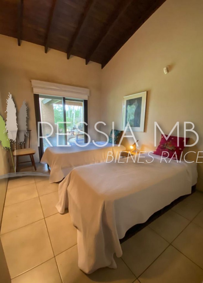Hermosa casa en venta - 4 dormitorios - Calle 43 e/ Pinamar y Punta del indio - Mar Azul (con opcion a lote lindero)