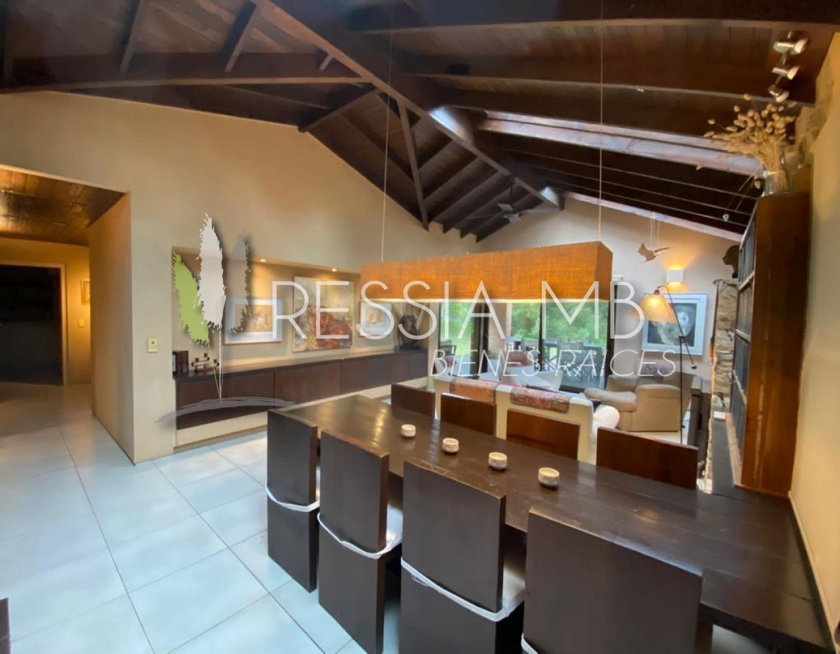 Hermosa casa en venta - 4 dormitorios - Calle 43 e/ Pinamar y Punta del indio - Mar Azul (con opcion a lote lindero)