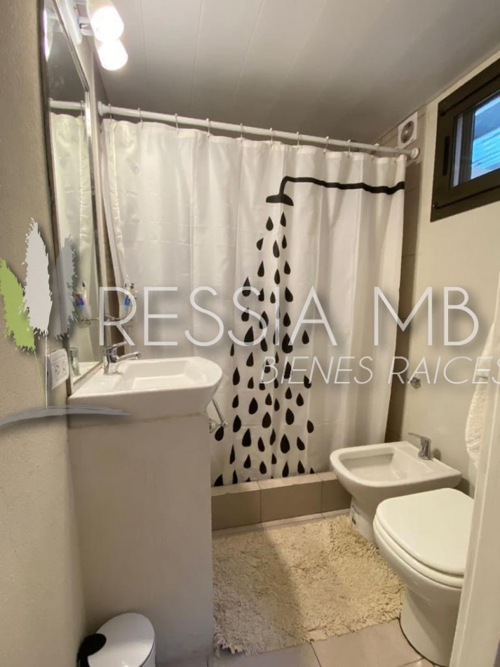 Hermosa casa en venta - 4 dormitorios - Calle 43 e/ Pinamar y Punta del indio - Mar Azul (con opcion a lote lindero)
