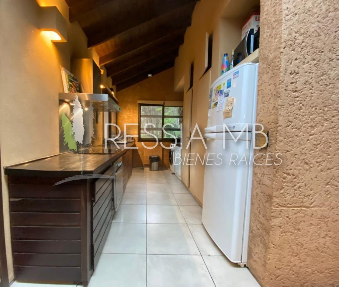 Hermosa casa en venta - 4 dormitorios - Calle 43 e/ Pinamar y Punta del indio - Mar Azul (con opcion a lote lindero)