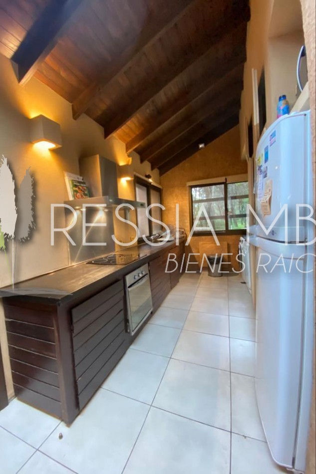 Hermosa casa en venta - 4 dormitorios - Calle 43 e/ Pinamar y Punta del indio - Mar Azul (con opcion a lote lindero)