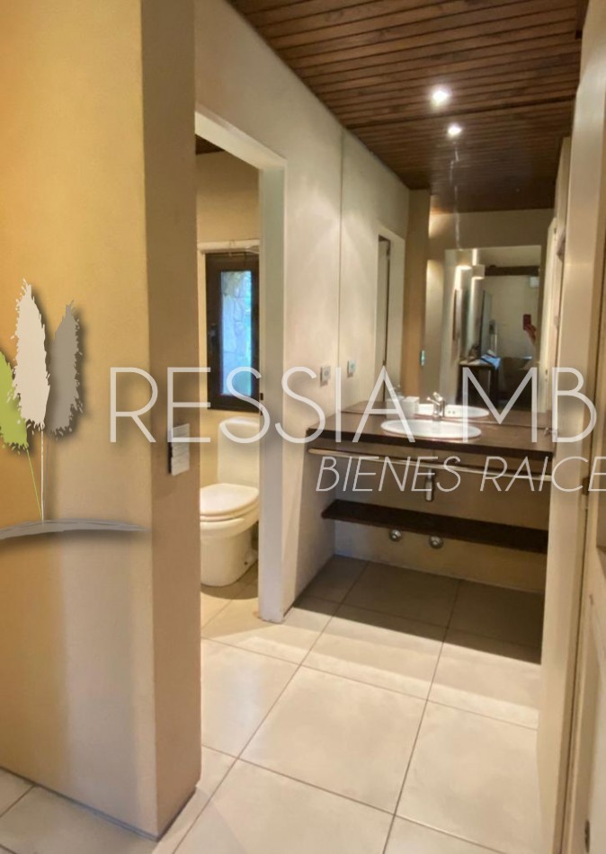 Hermosa casa en venta - 4 dormitorios - Calle 43 e/ Pinamar y Punta del indio - Mar Azul (con opcion a lote lindero)