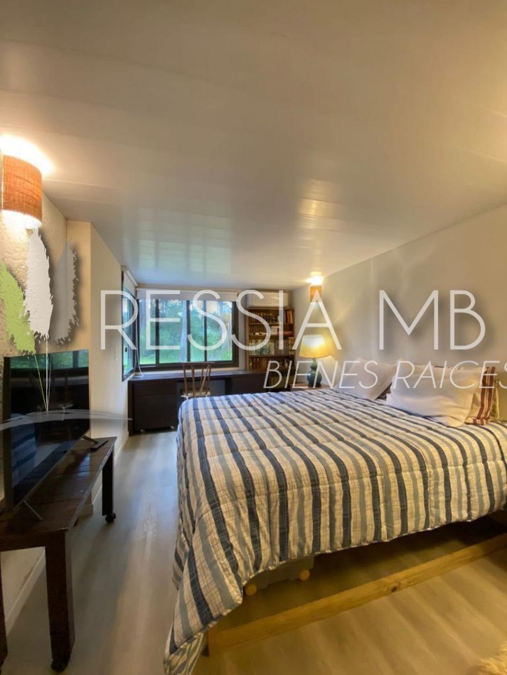 Hermosa casa en venta - 4 dormitorios - Calle 43 e/ Pinamar y Punta del indio - Mar Azul (con opcion a lote lindero)