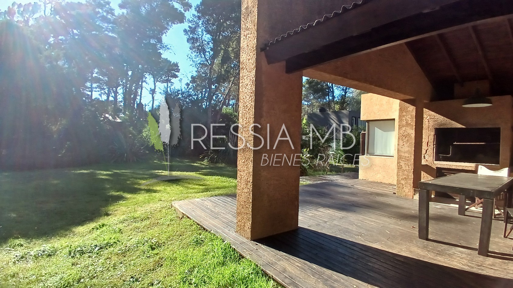 Hermosa casa en venta - 4 dormitorios - Calle 43 e/ Pinamar y Punta del indio - Mar Azul (con opcion a lote lindero)