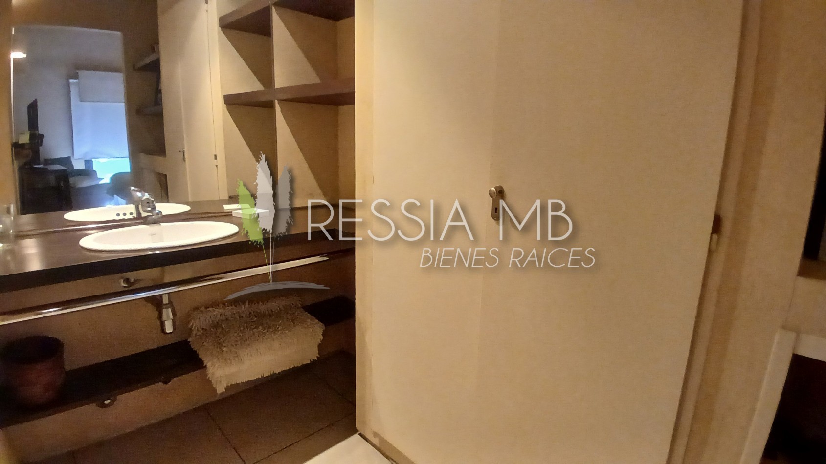 Hermosa casa en venta - 4 dormitorios - Calle 43 e/ Pinamar y Punta del indio - Mar Azul (con opcion a lote lindero)