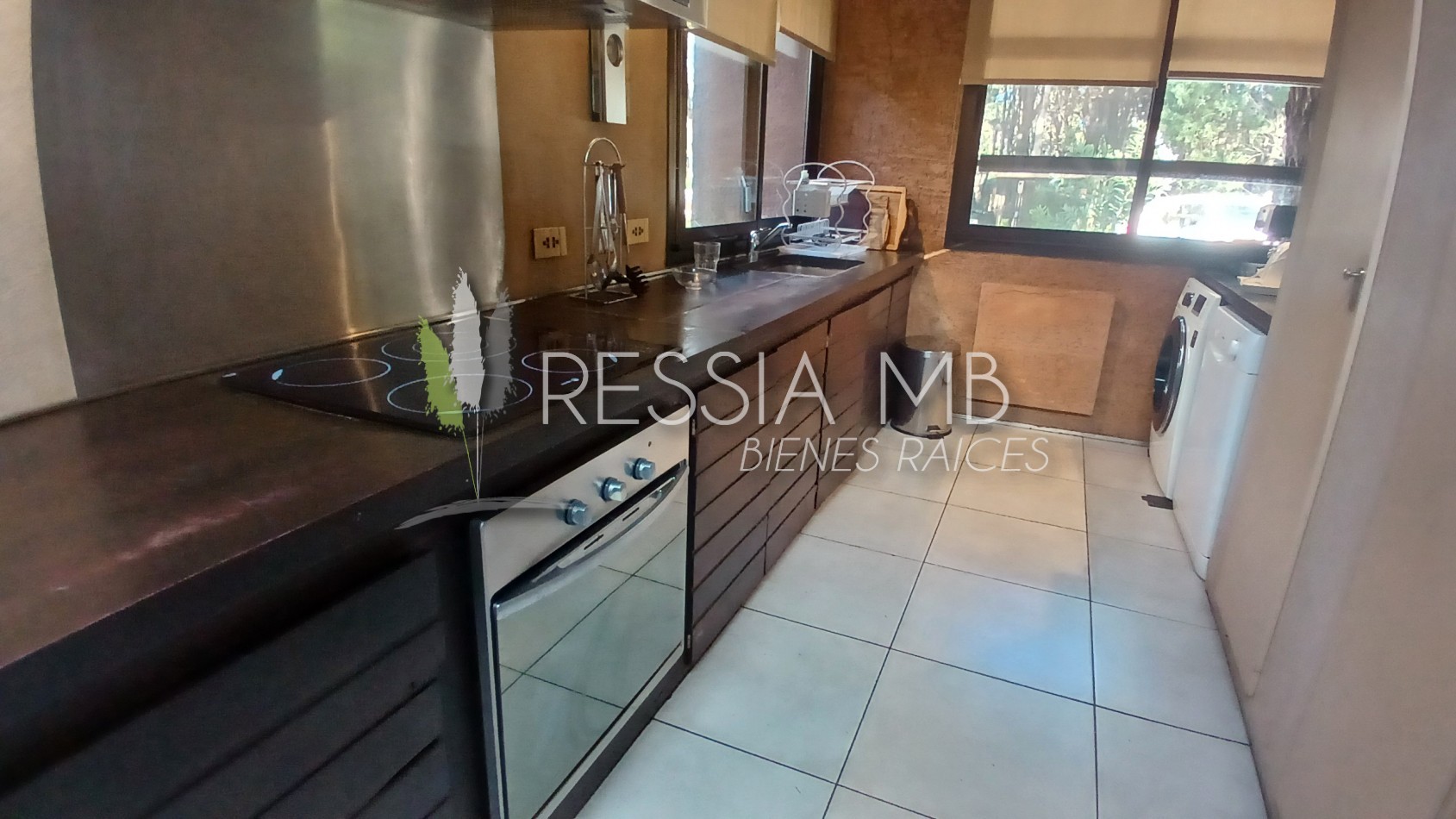Hermosa casa en venta - 4 dormitorios - Calle 43 e/ Pinamar y Punta del indio - Mar Azul (con opcion a lote lindero)