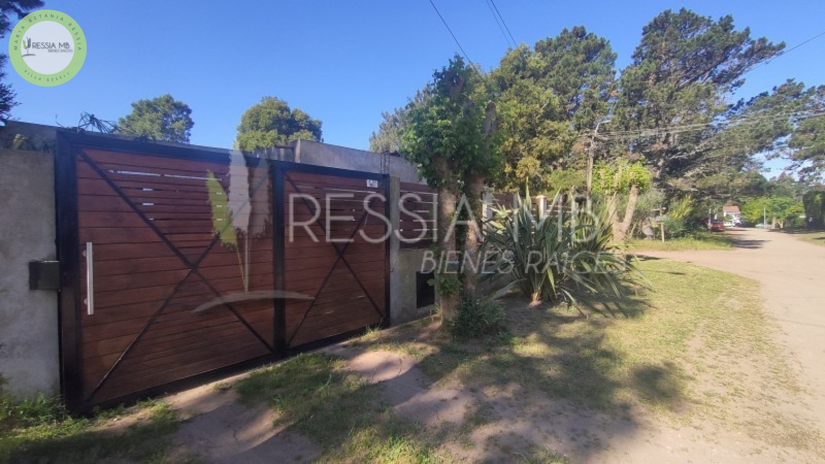 VENTA DE CASA + 3 DPTOS TODO EN BLOCK - AV. 18 Y PASEO 101 - VILLA GESELL