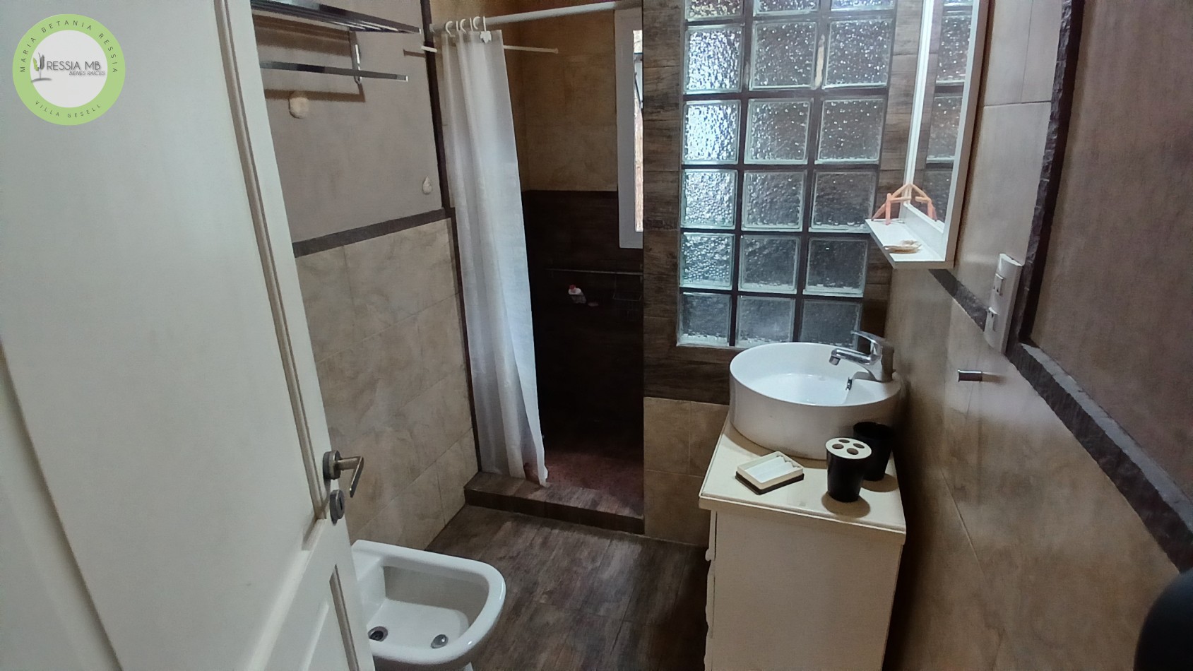 Casa en Venta - 3 Dormitorios + gran parque arbolado - Mar de las Pampas