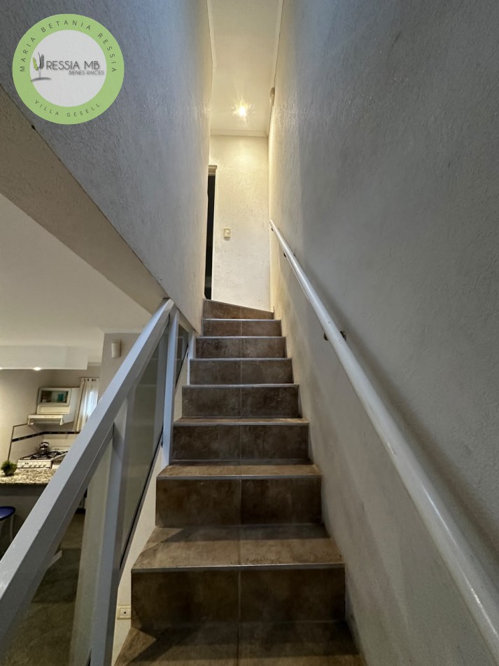 DUPLEX EN VENTA EN VILLA GESELL | 2 DORMITORIOS | PATIO, PARRILLA Y COCHERA | GRAN POTENCIAL DE INVERSION