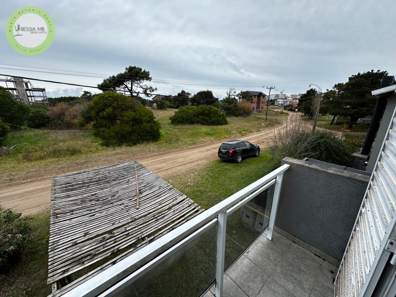 DUPLEX EN VENTA EN VILLA GESELL | 2 DORMITORIOS | PATIO, PARRILLA Y COCHERA | GRAN POTENCIAL DE INVERSION