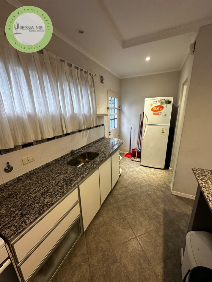 DUPLEX EN VENTA EN VILLA GESELL | 2 DORMITORIOS | PATIO, PARRILLA Y COCHERA | GRAN POTENCIAL DE INVERSION