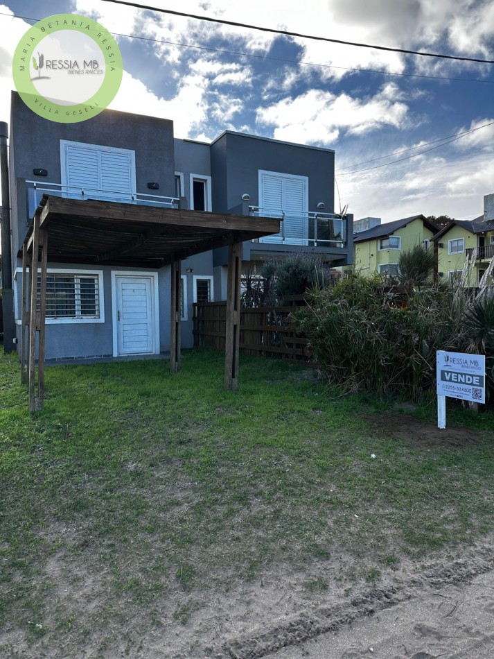 DUPLEX EN VENTA EN VILLA GESELL | 2 DORMITORIOS | PATIO, PARRILLA Y COCHERA | GRAN POTENCIAL DE INVERSION