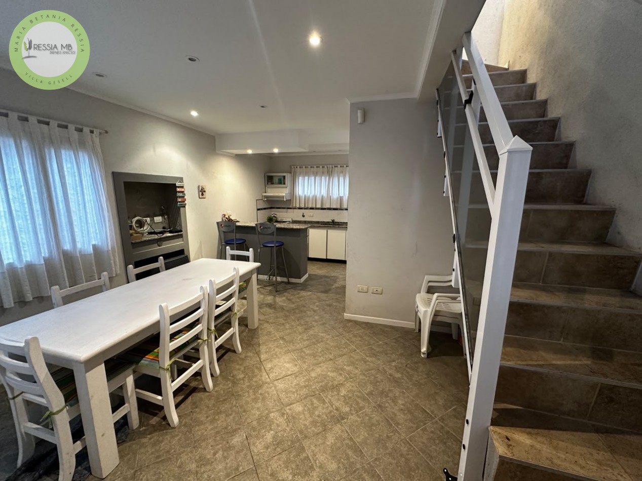 DUPLEX EN VENTA EN VILLA GESELL | 2 DORMITORIOS | PATIO, PARRILLA Y COCHERA | GRAN POTENCIAL DE INVERSION