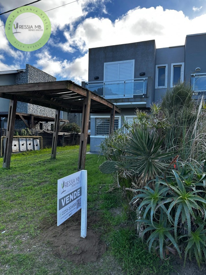 DUPLEX EN VENTA EN VILLA GESELL | 2 DORMITORIOS | PATIO, PARRILLA Y COCHERA | GRAN POTENCIAL DE INVERSION
