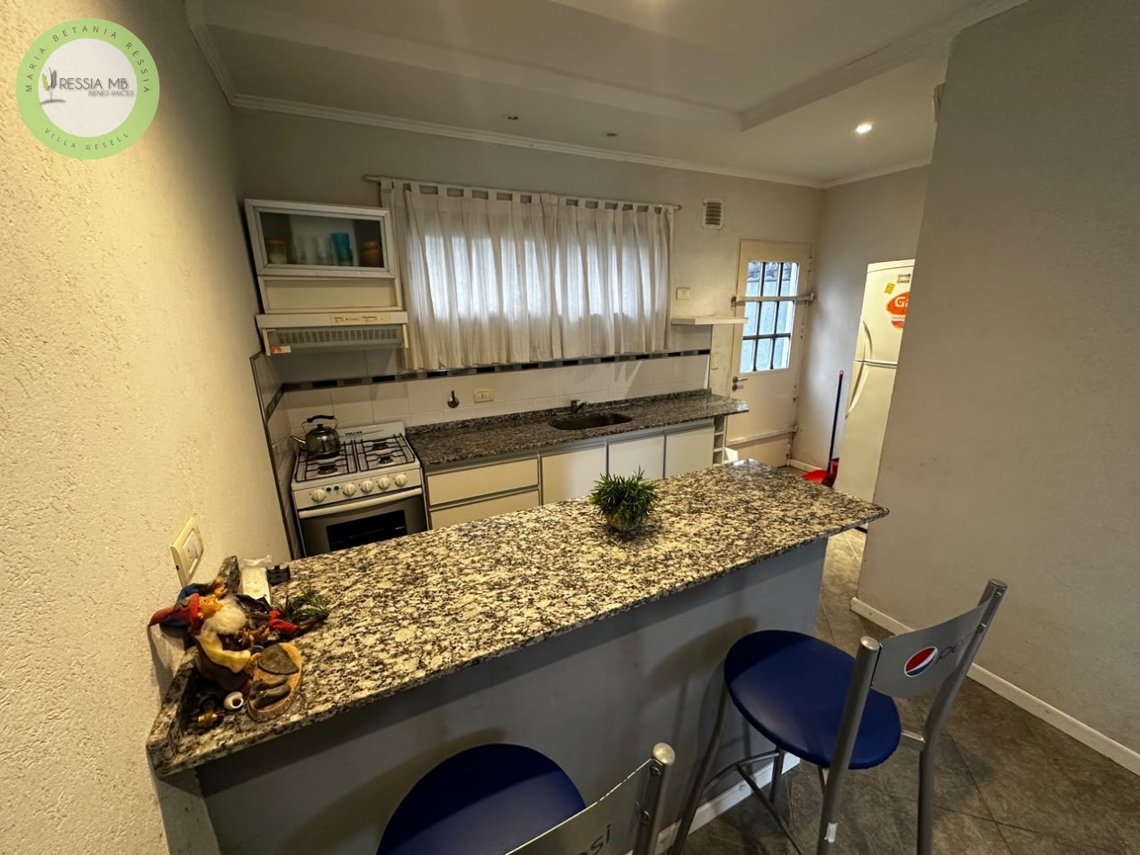 DUPLEX EN VENTA EN VILLA GESELL | 2 DORMITORIOS | PATIO, PARRILLA Y COCHERA | GRAN POTENCIAL DE INVERSION